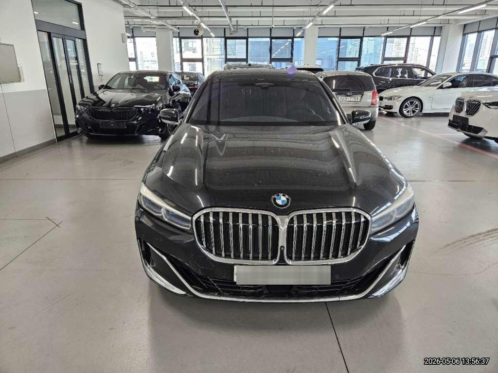 BMW BMW M760Li xDrive Model V12 Excellence