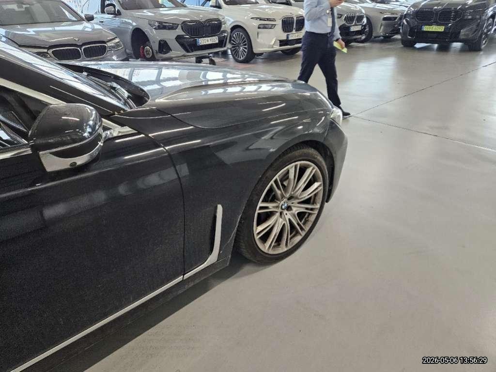 BMW BMW M760Li xDrive Model V12 Excellence