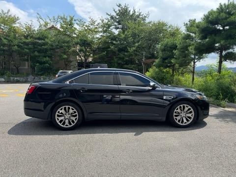 ford taurus